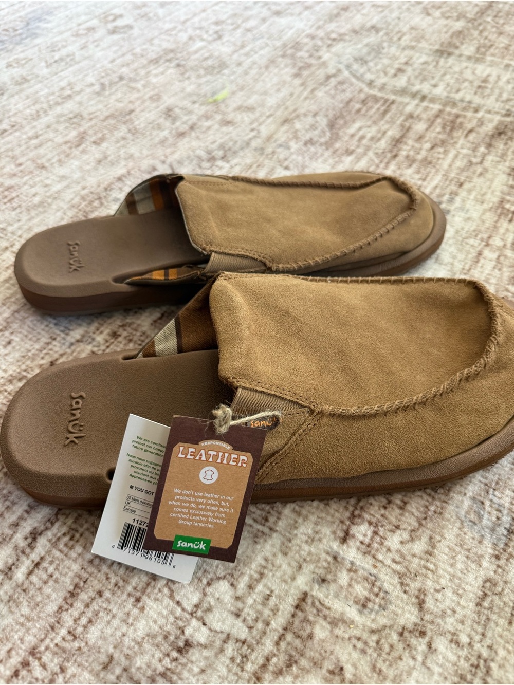 Sanuk Men’s Tan Leather Slip-Ons - Picture 4 of 4
